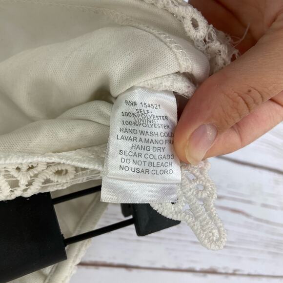 Windsor XS White Boho Crochet Lace Thin Spaghetti Strap Halter Crop Top - Picture 7 of 8